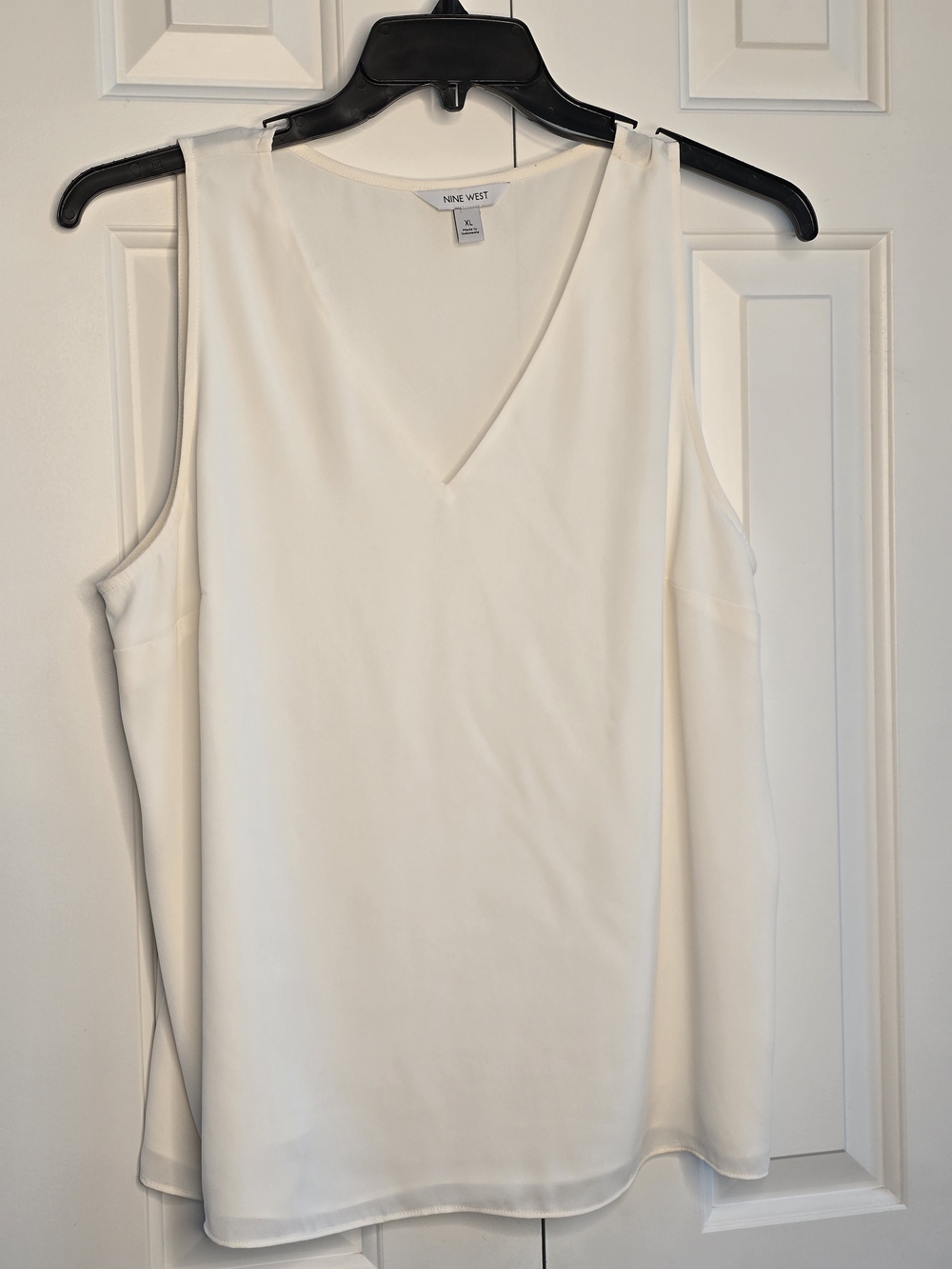 Nine West Cream V-Neck Sleeveless Camisole
